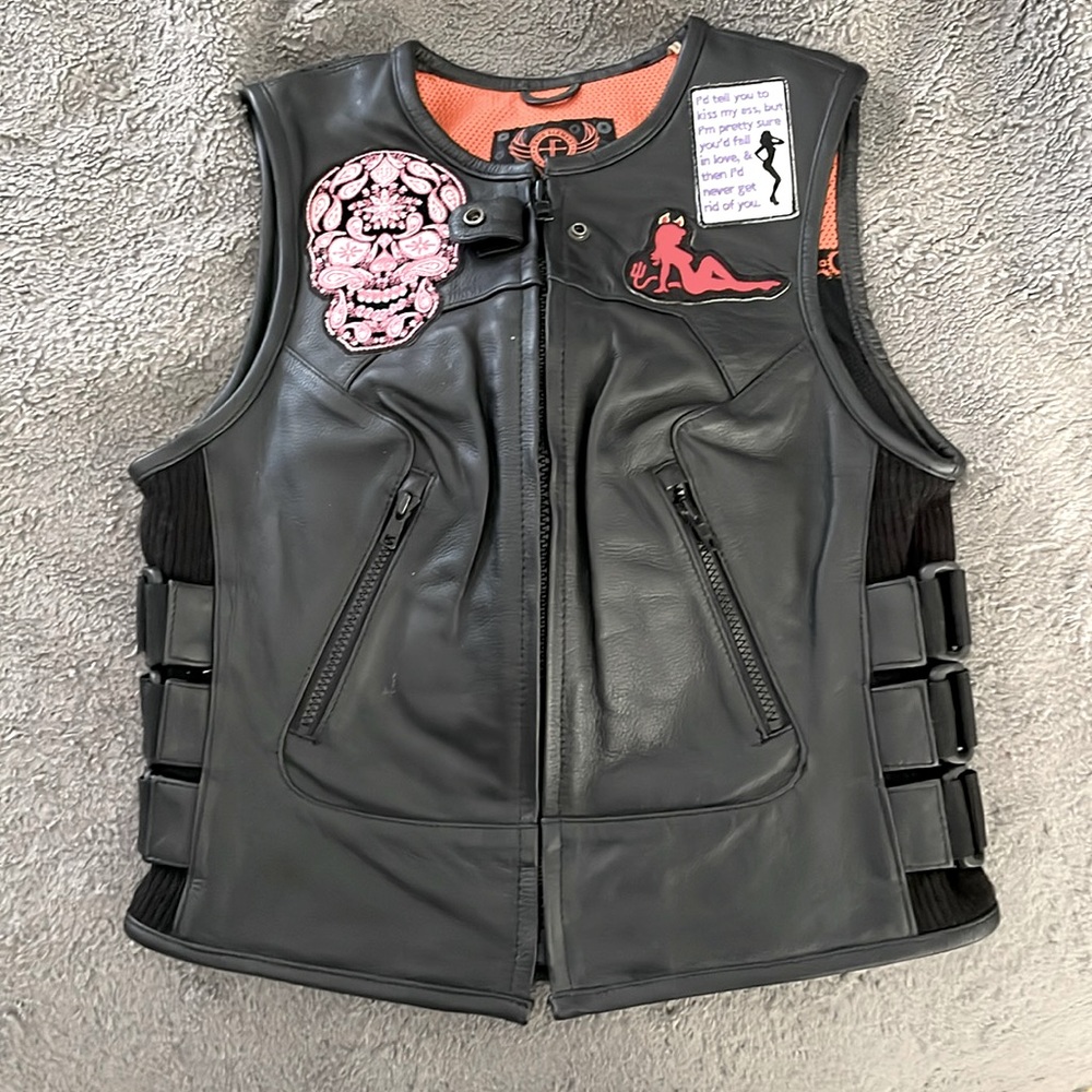 True Element XS blk leather motorcycle riding vest jacket -never worn- 3 patches
